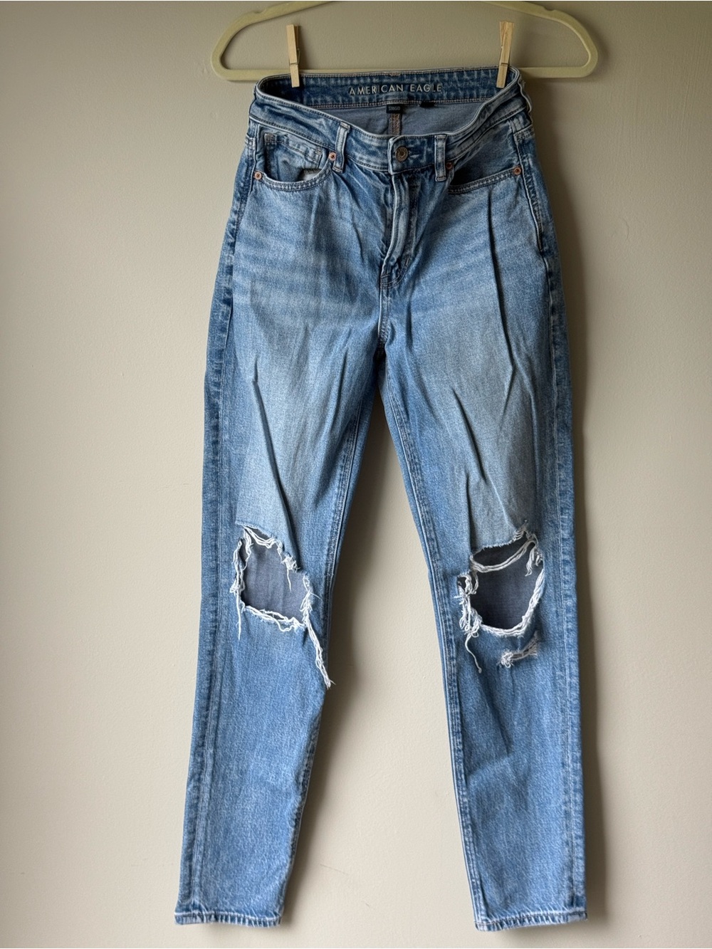 American Eagle Outfitters Light Blue Distressed Skinny Jeans